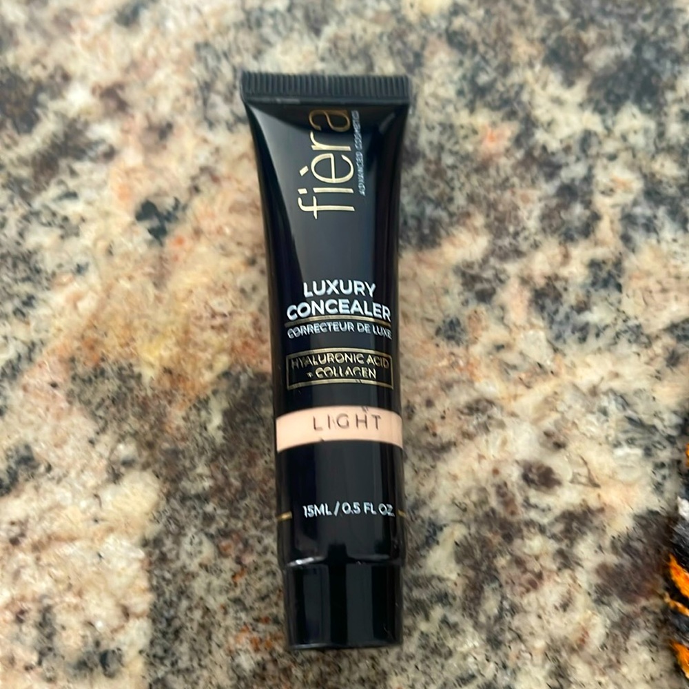 Fiera luxury concealer color light. Used